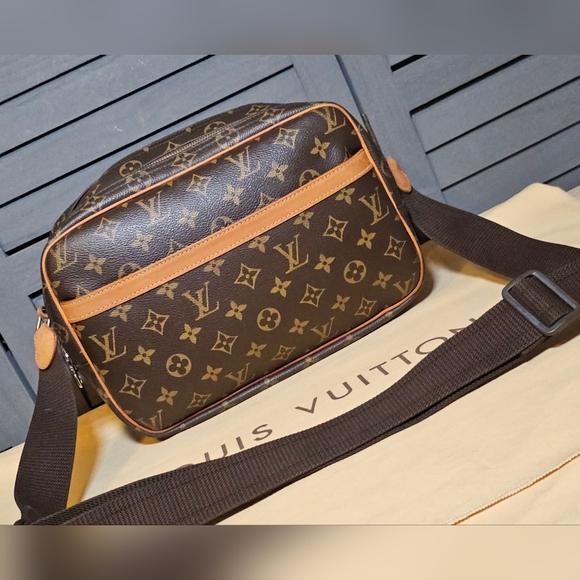 Authentic LOUIS VUITTON Monogram Reporter PM Shoulder Bag - Picture 15 of 16